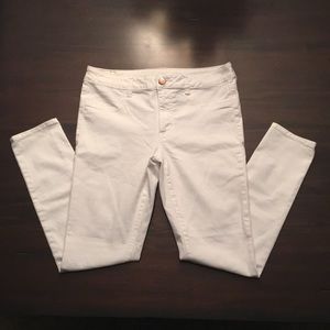 White American Eagle Skinny Jeans